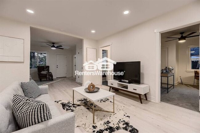 Building Photo - 12-17 MONTH LEASE! Available 7/14! Light A...
