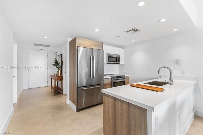 Foto del edificio - 2 br, 2 bath Condo - 9940 W Bay Harbor Dr ...