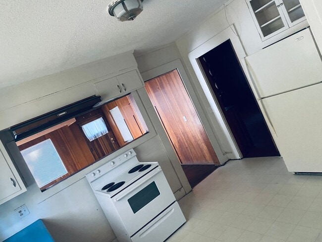 Building Photo - 604 Church St