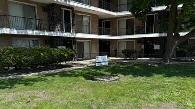 Building Photo - 469 Hirsch Ave