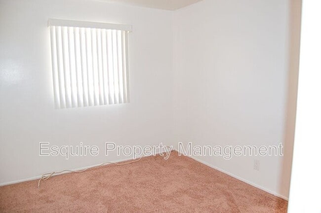 Building Photo - 2044 Chapel Dr