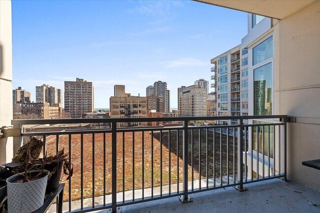 Foto del edificio - 1134 W Granville Ave