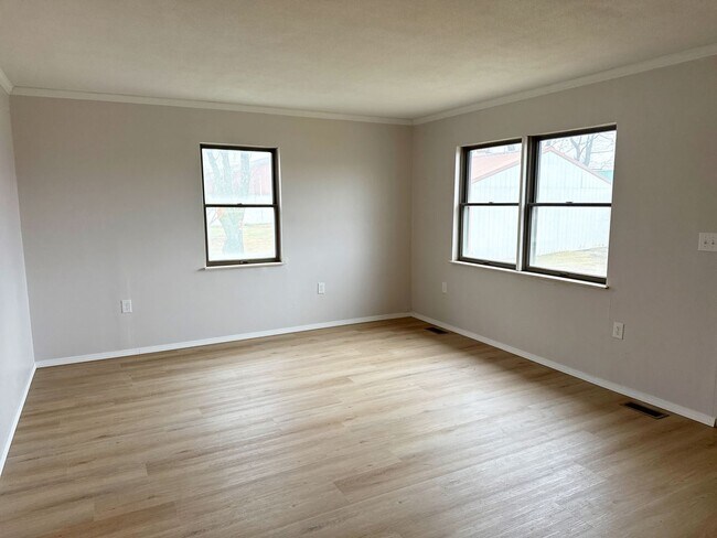 Building Photo - Move in Ready - 4191 State Route 162, Pontoon Beach