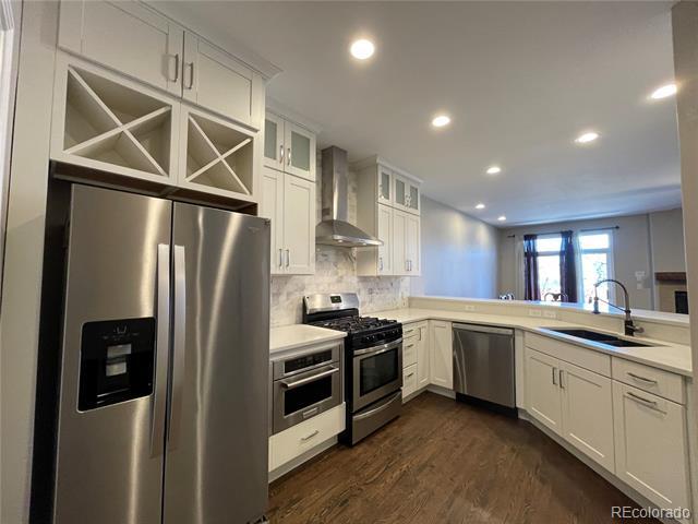 Building Photo - 552 S Elm St