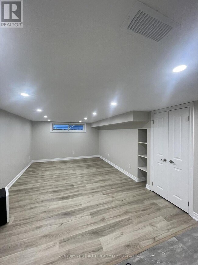 Photo du bâtiment - 225 Cox Mill Rd