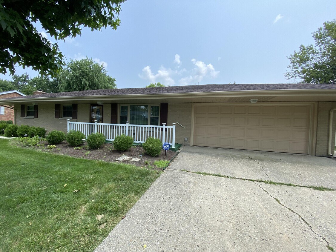 Primary Photo - 275 Orchard Dr