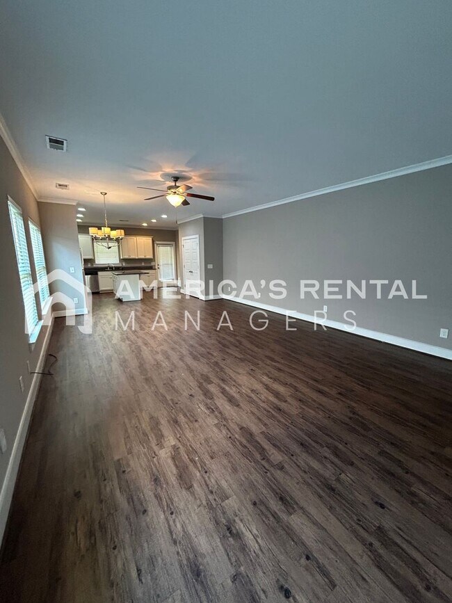 Foto del edificio - MOVE IN SPECIAL!!! - Terrific Home for Ren...