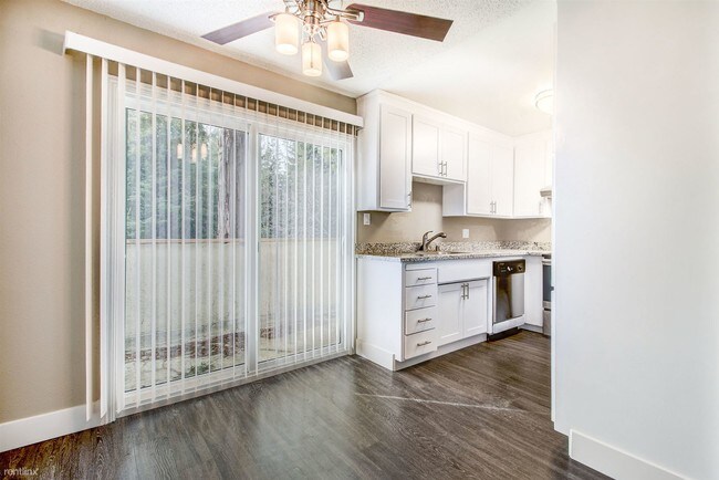 Building Photo - 2 br, 1 bath  - 1025 35th Ave Apt 4