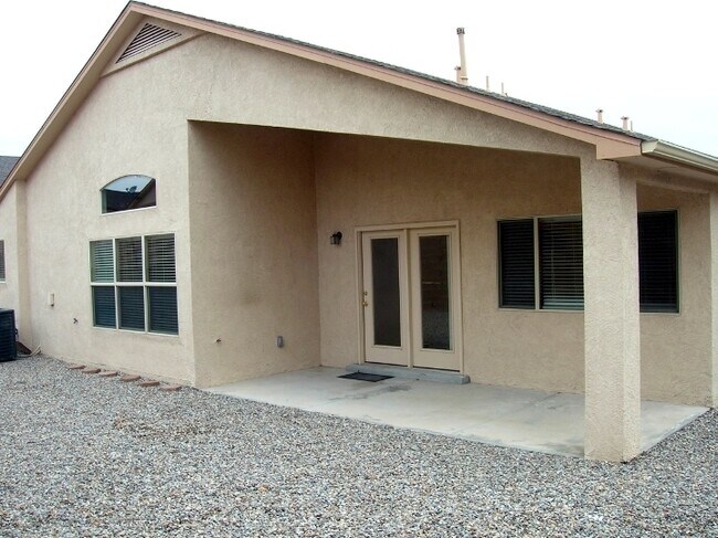 Foto del edificio - Beautiful 4 Bedroom Home in Rio Rancho