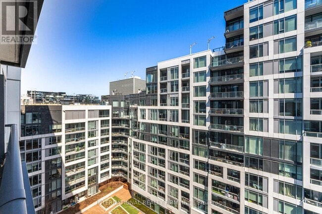 Photo du bâtiment - 27 Bathurst St