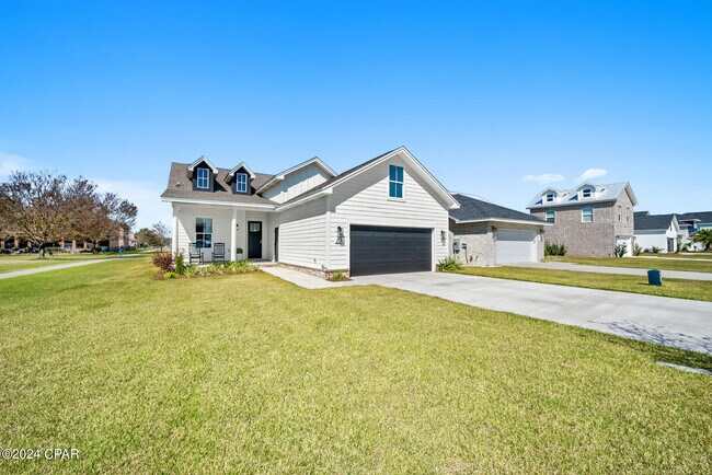 Building Photo - 208 Cicero St