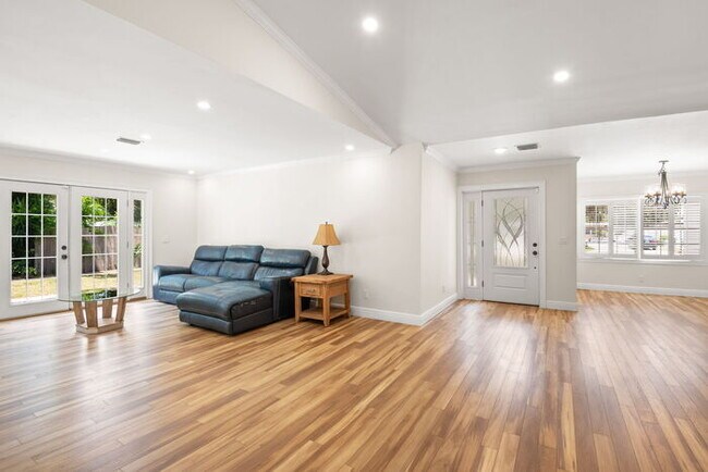 Foto del edificio - BEAUTIFUL Home For Rent in Lakewood Estates!