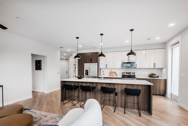 Building Photo - Bel Aire