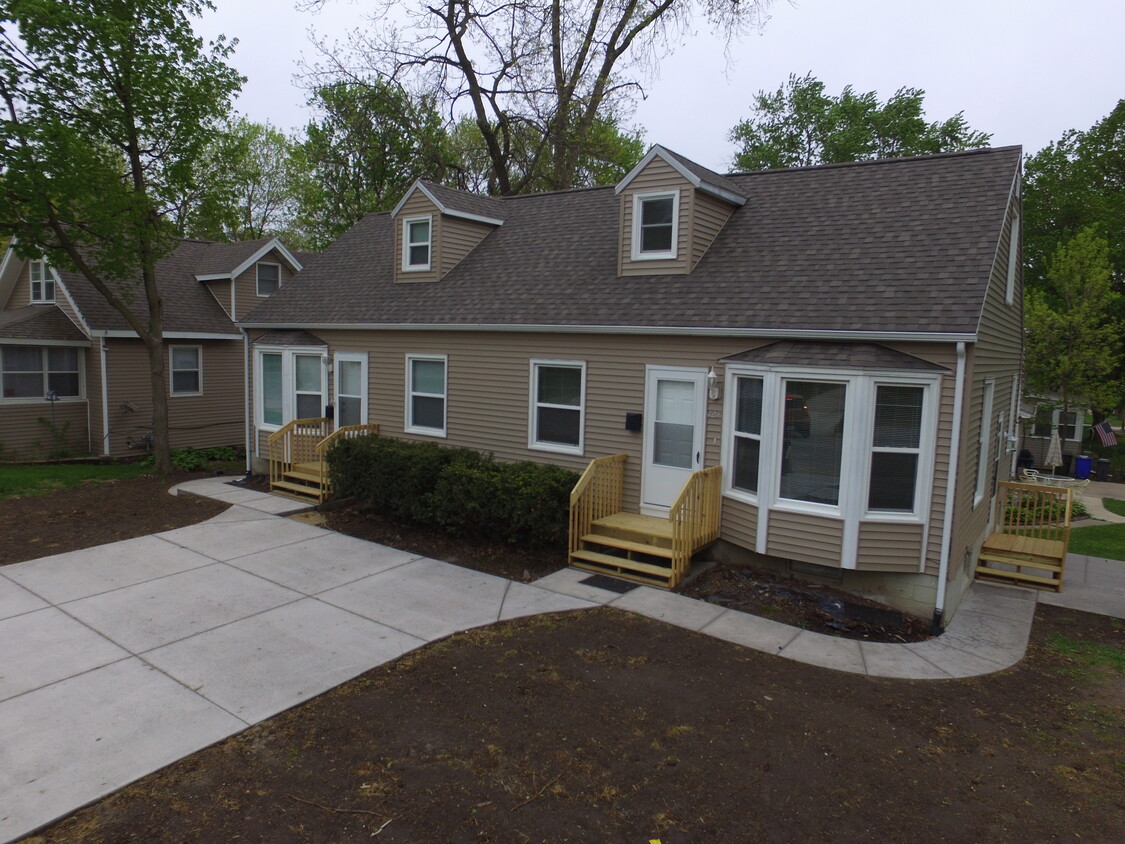 Exterior from summer of 2018. - 423 32nd St NE
