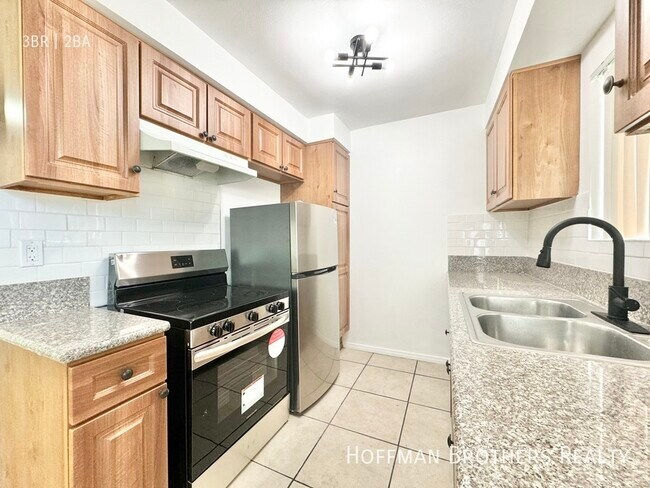 Foto del edificio - 6561 Fulton Ave