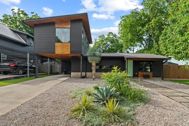 Foto del edificio - 3205 Locke Ln