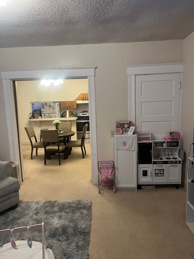 Foto del edificio - 3453 Woodburn Ave