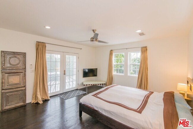 Foto del edificio - 13506 Gilmore St