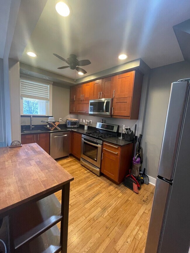 Building Photo - 107 Oakland Ct