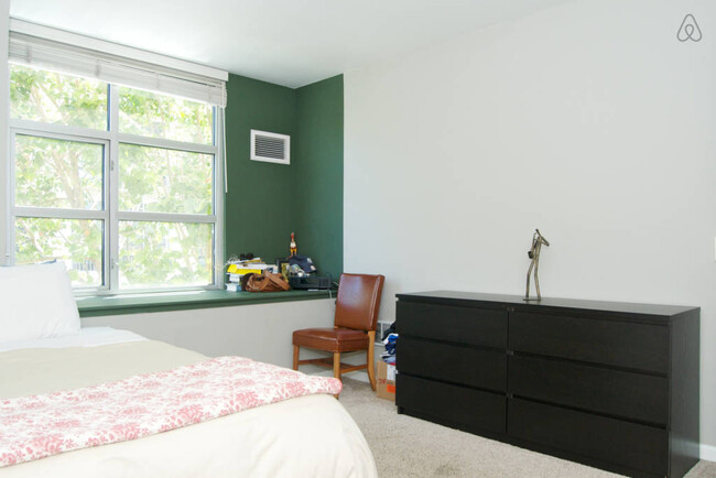 Room 2 - 1800 Washington Street