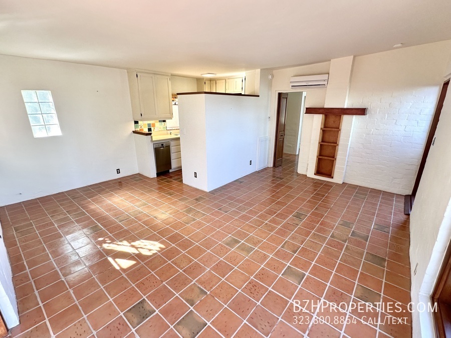 Foto principal - Charming 2Bed 2bath In Hollywood Hills