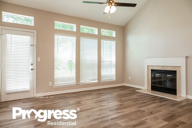 Foto del edificio - 8302 Bristol Ford Pl