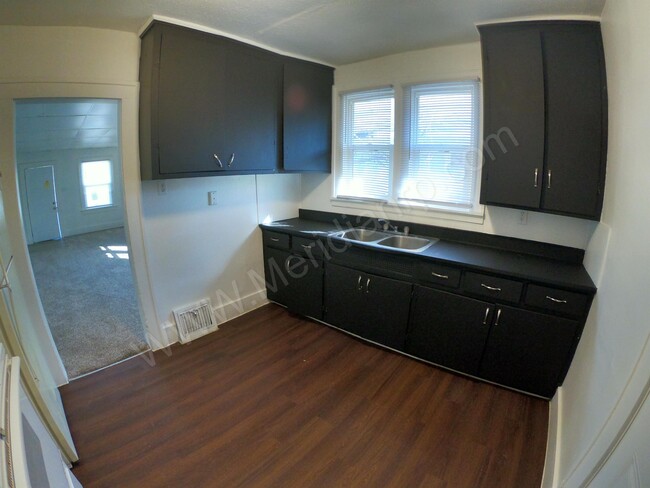Building Photo - 452 E Wildwood Ave