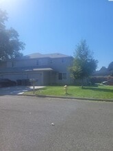 Building Photo - 910 S Johnson St