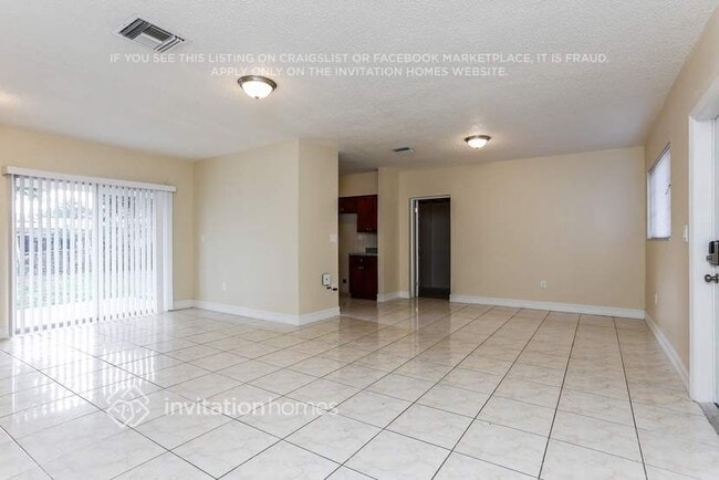 Building Photo - 330 NW 196th St