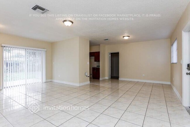 Foto del edificio - 330 NW 196th St