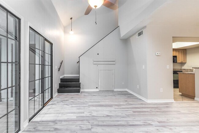 Building Photo - 900 SW 62nd Blvd