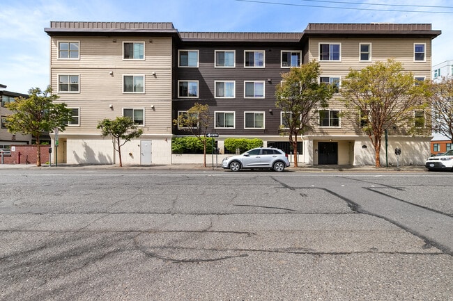 Building Photo - Bella Mar Apartments