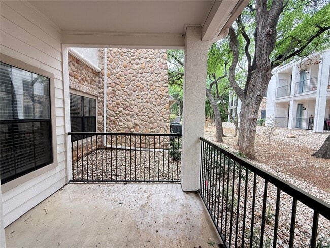 Foto del edificio - 6607 Brodie Ln