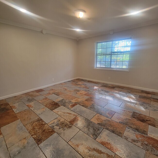 Building Photo - 38 Fair Oaks Cir