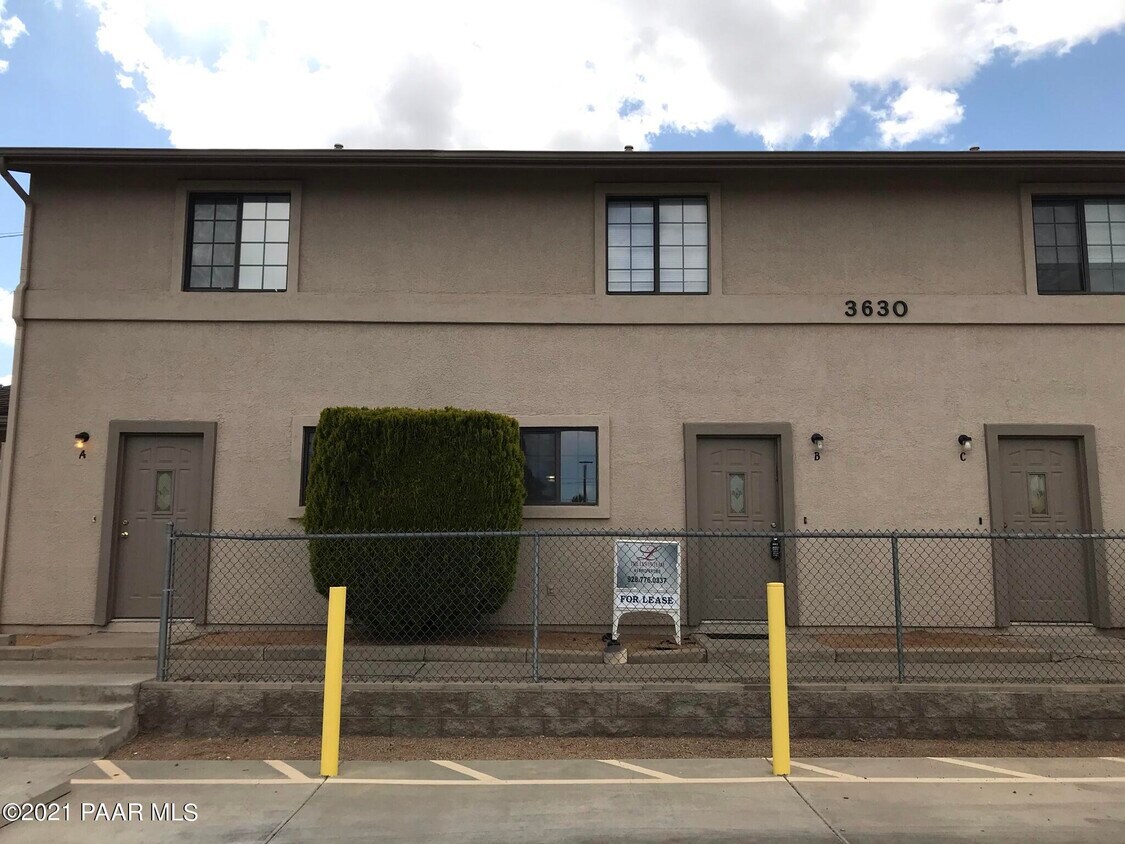 Primary Photo - 3630 N Robert Rd