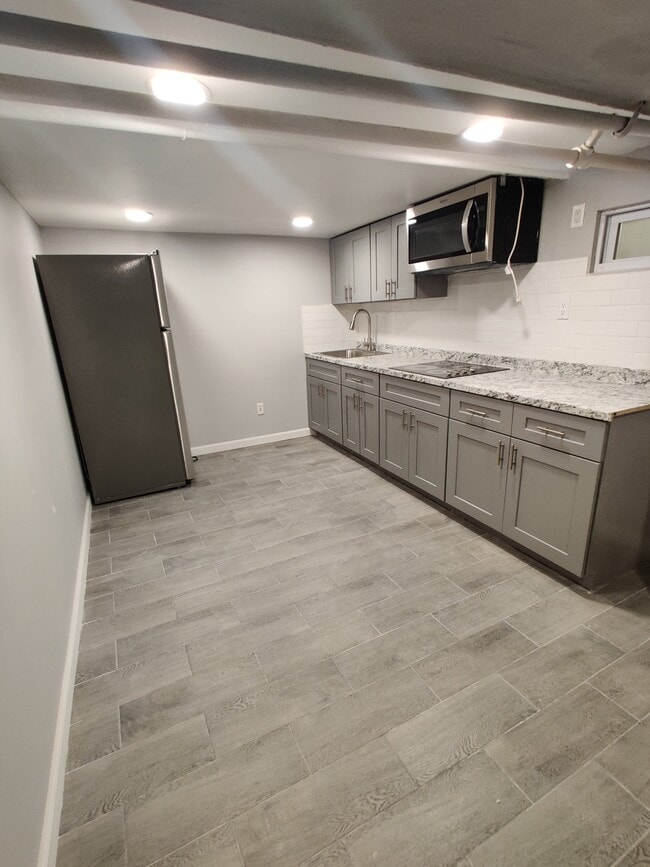 Building Photo - 10906 95th Ave