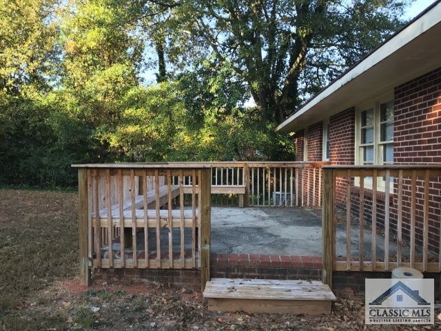 Building Photo - 220 Laurel Dr