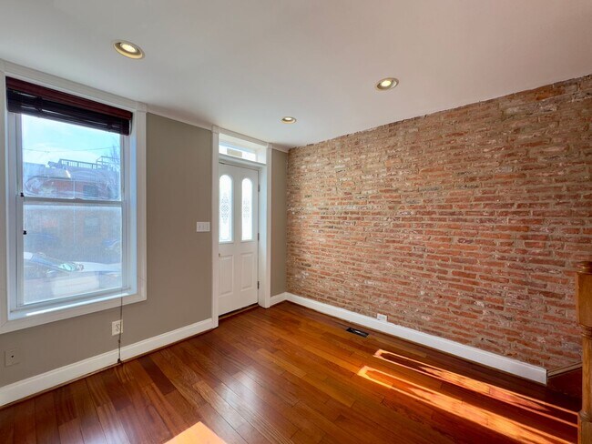 Foto del edificio - Charming 2 Bedroom Townhome in Canton, MD!