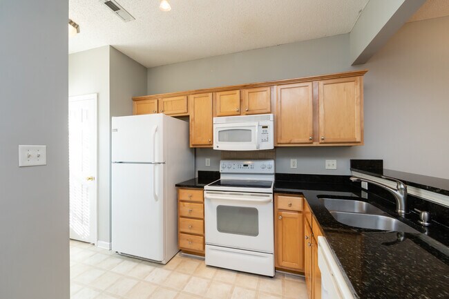 Foto del edificio - 222 Ross Moore Ave