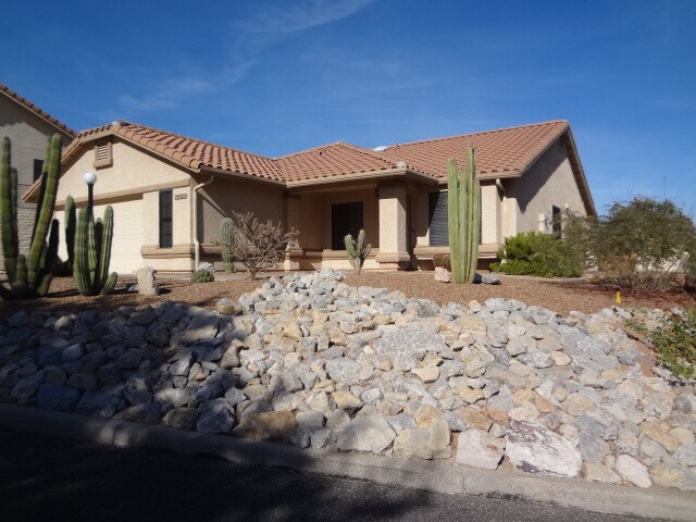 Primary Photo - 2330 W Catalpa Rd