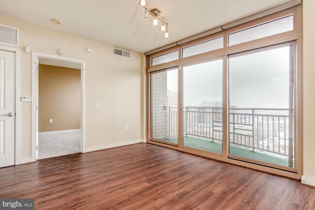 Foto del edificio - 888 N Quincy St