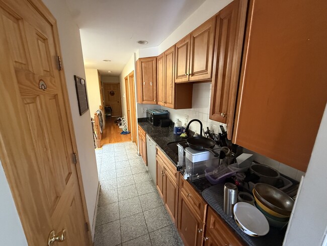 Building Photo - 10 Moreland St