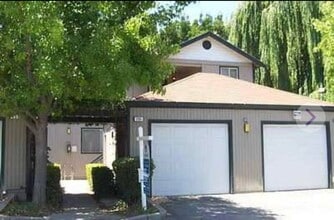 Building Photo - 800 Chadwick Ln