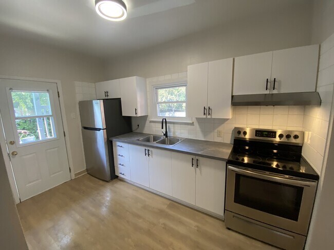 Photo du bâtiment - 162 Ivy Crescent