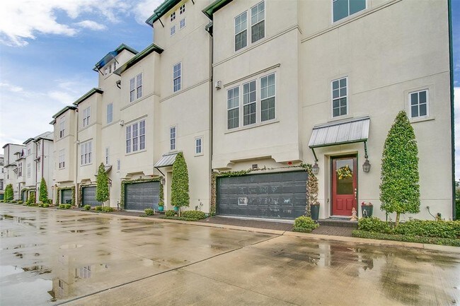 Building Photo - 2218 Lakeshore Edge Dr