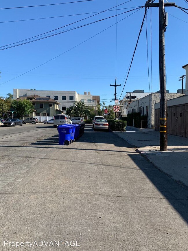 Building Photo - 4118-4124 Bachman Pl