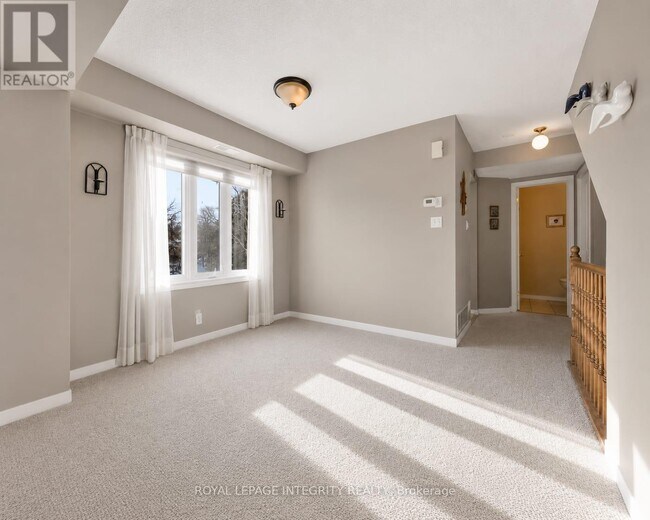 Photo du bâtiment - 1660 Locksley Ln