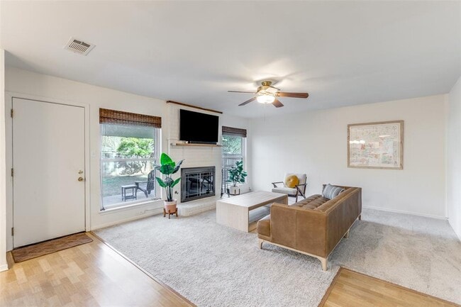 Foto del edificio - 4002 Biscay Dr