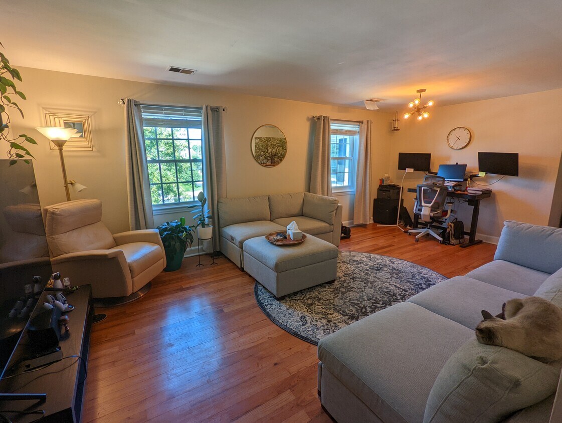 Foto principal - 1301 S Walter Reed Dr
