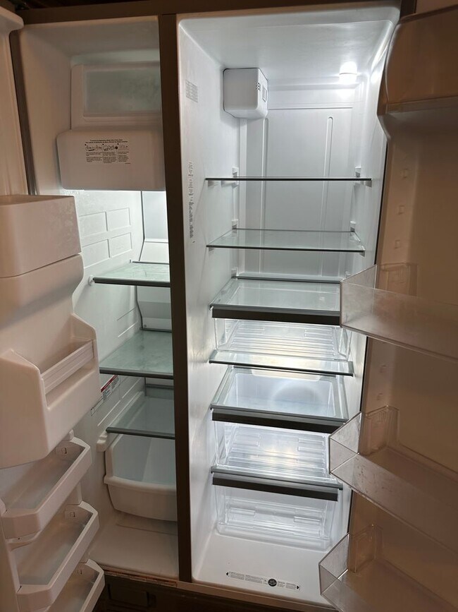 Foto del edificio - 1/2 off first full month rent move in special